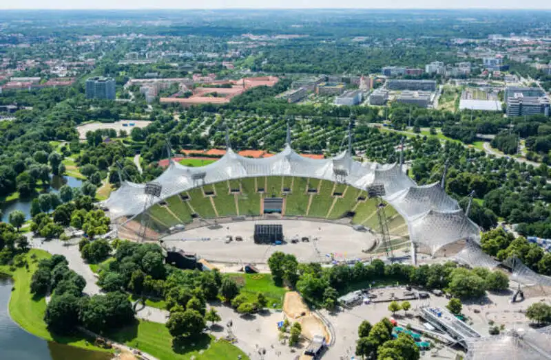 Olympiastadion Munich nằm tại trái tim của Munich, Đức